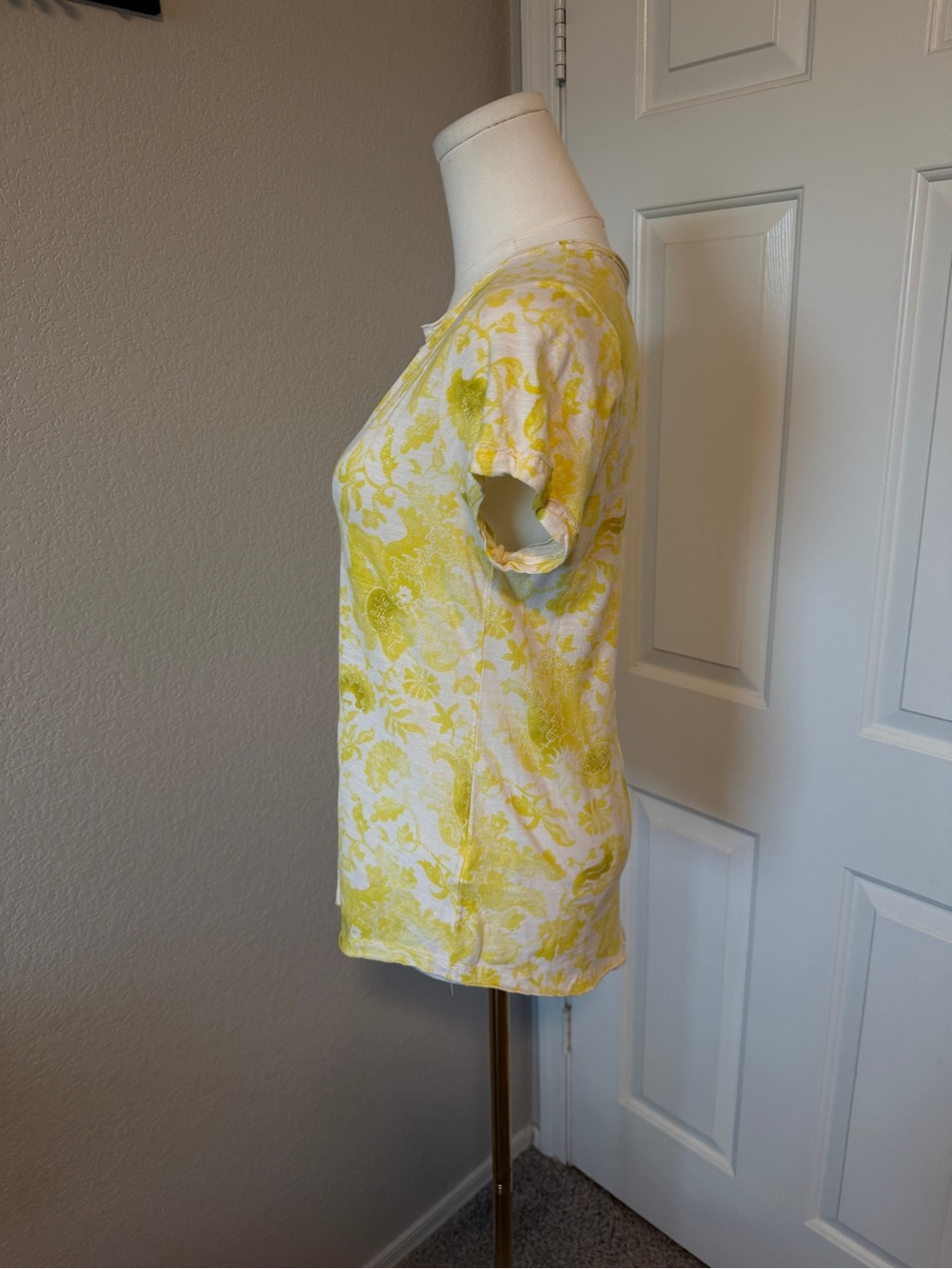 Pilcro Yellow Floral V-Neck Blouse - Picture 4 of 5
